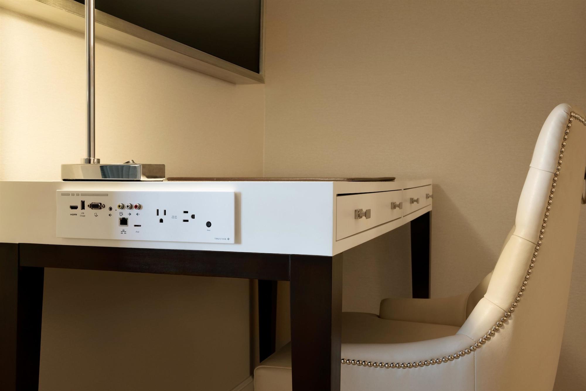 The H Hotel Midland Bagian luar foto