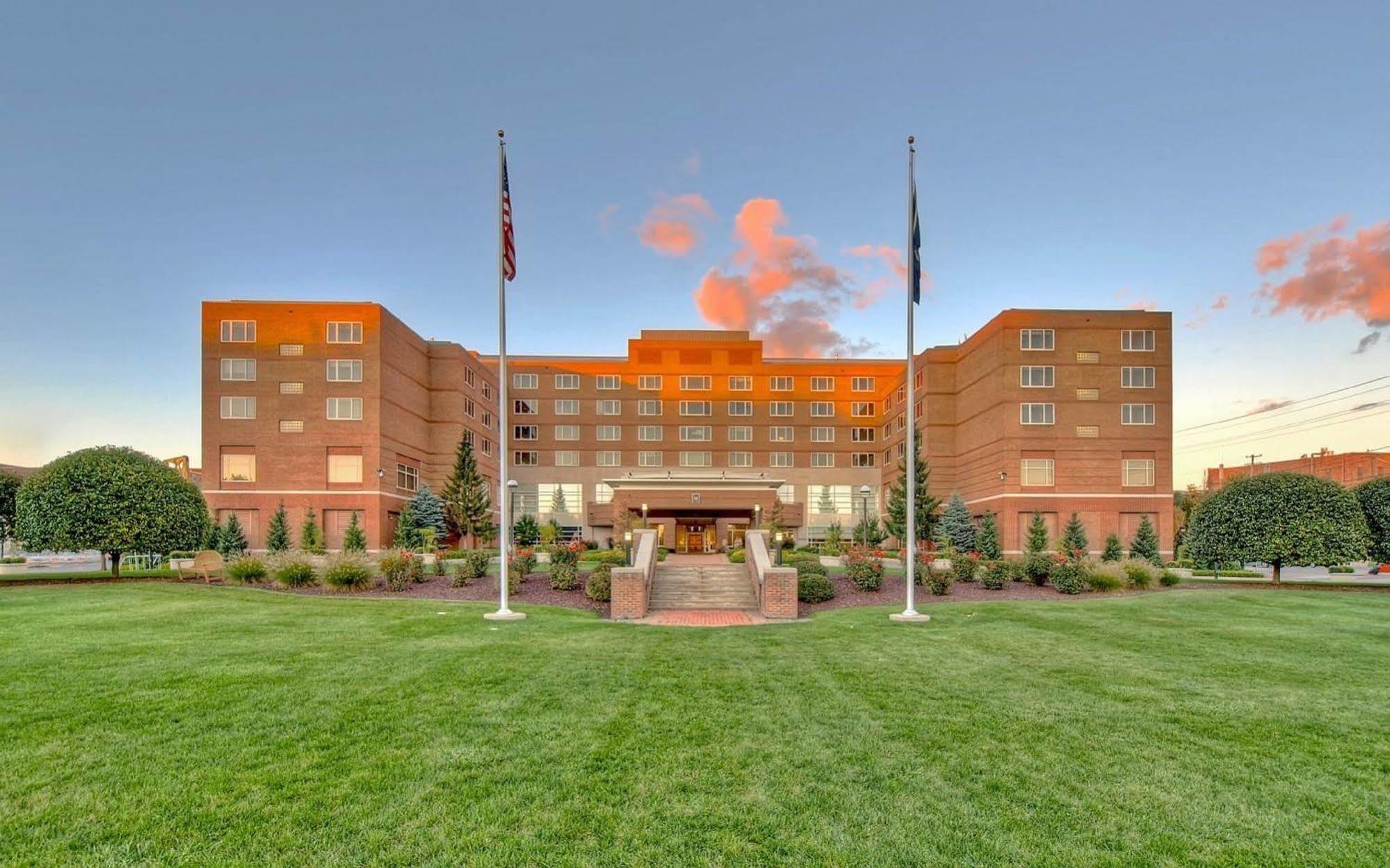 The H Hotel Midland Bagian luar foto