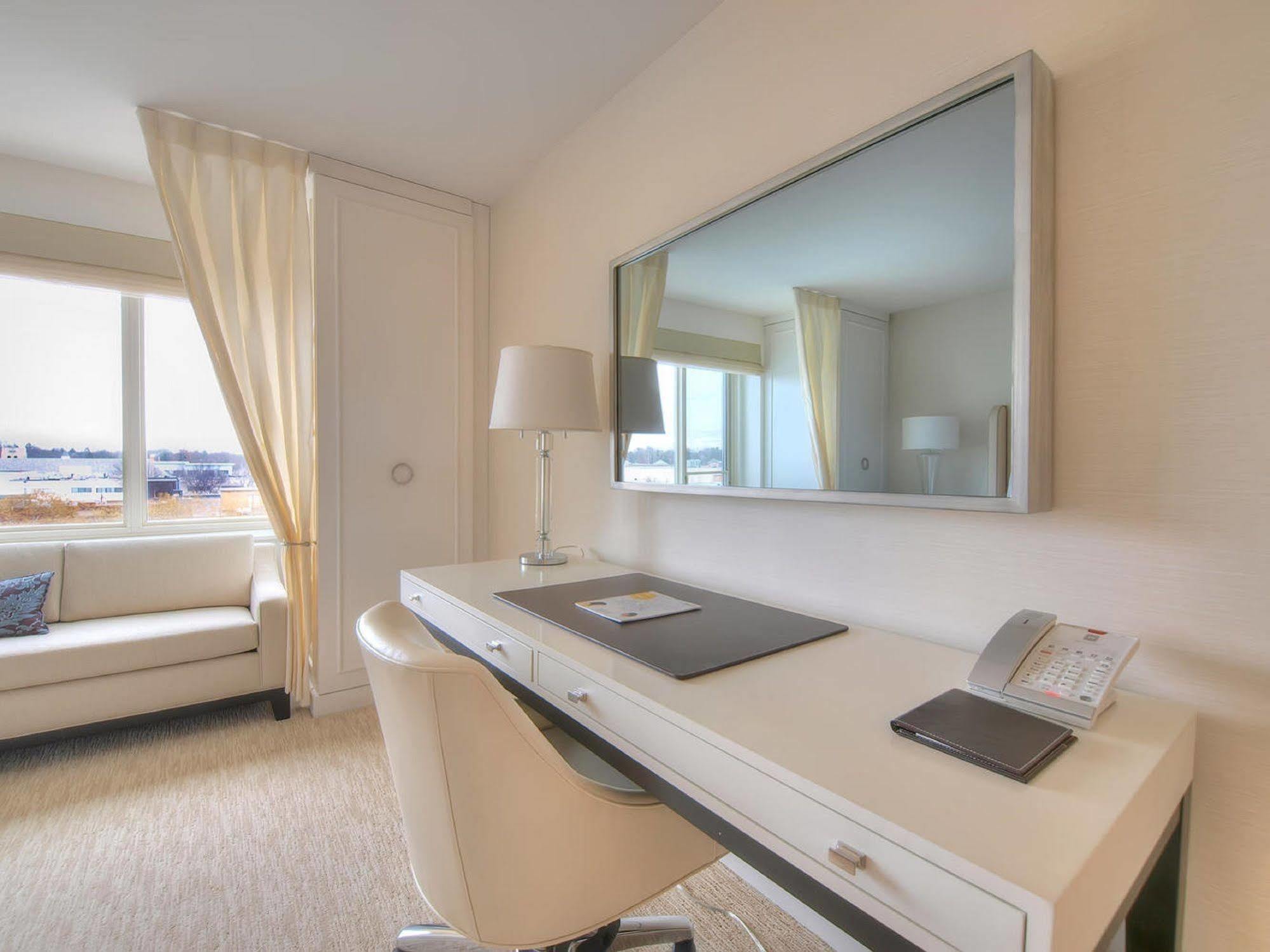 The H Hotel Midland Bagian luar foto