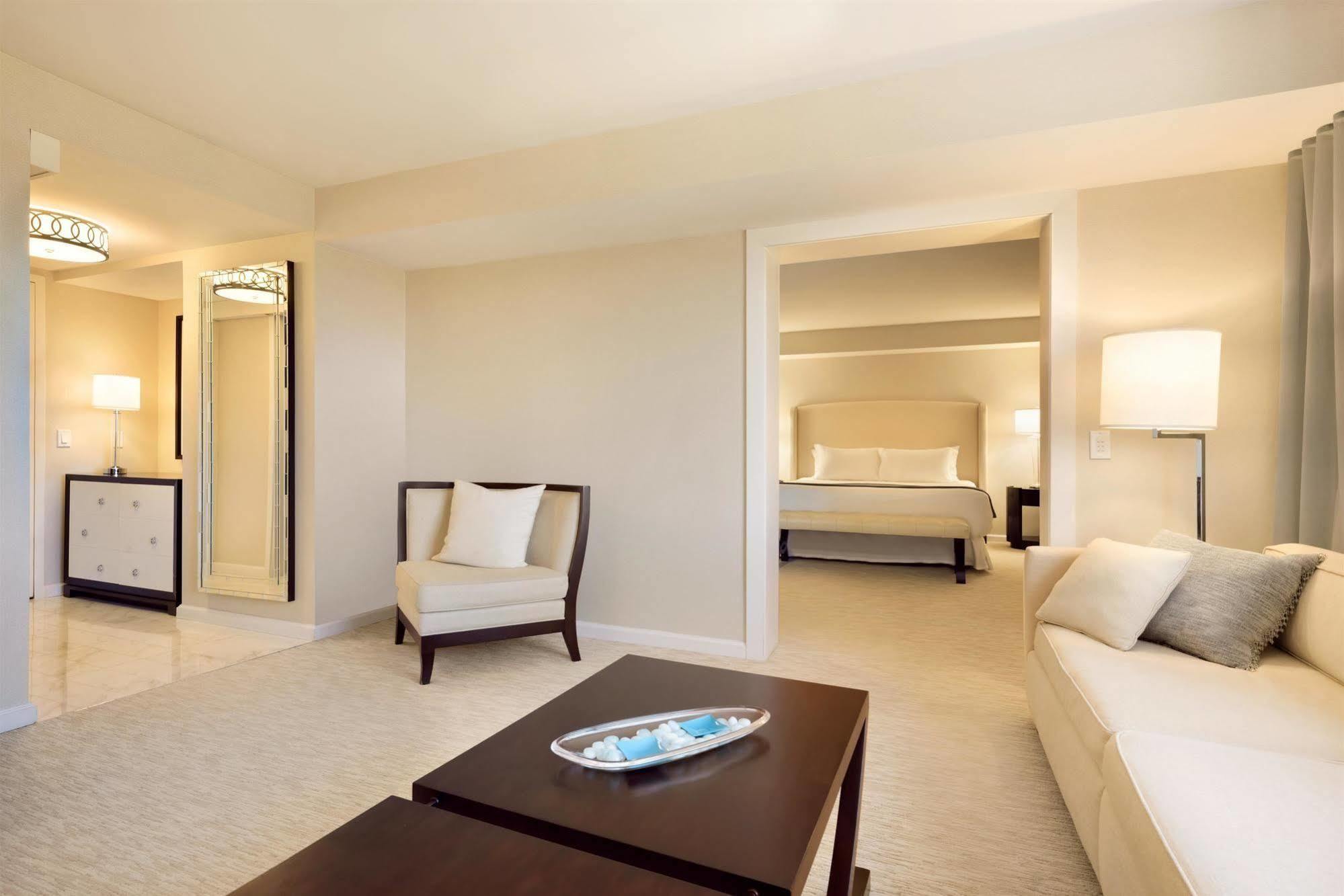The H Hotel Midland Bagian luar foto